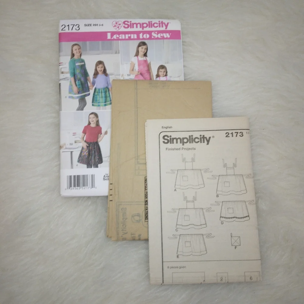 SIMPLICITY 2173 Sz 3-6 Learn to Sew Child and Girls APRONS by Andrea Schewe